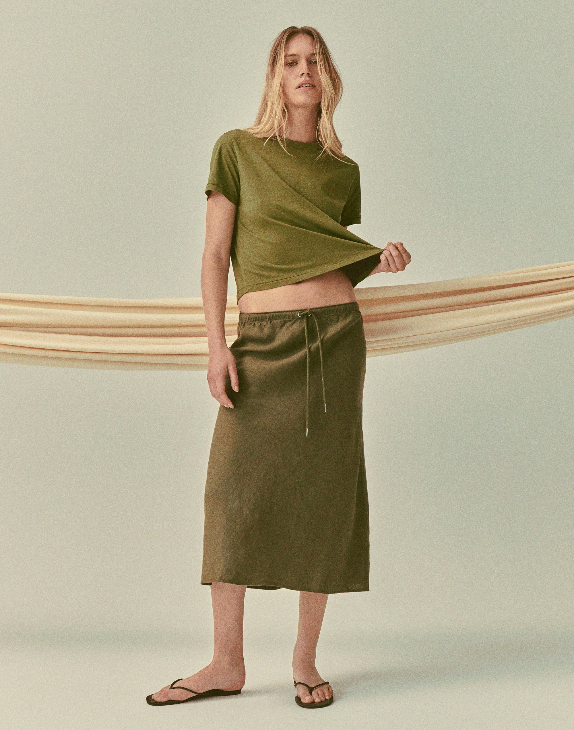 The Easy Crop Crewneck Tee in Soft Slub — image 7