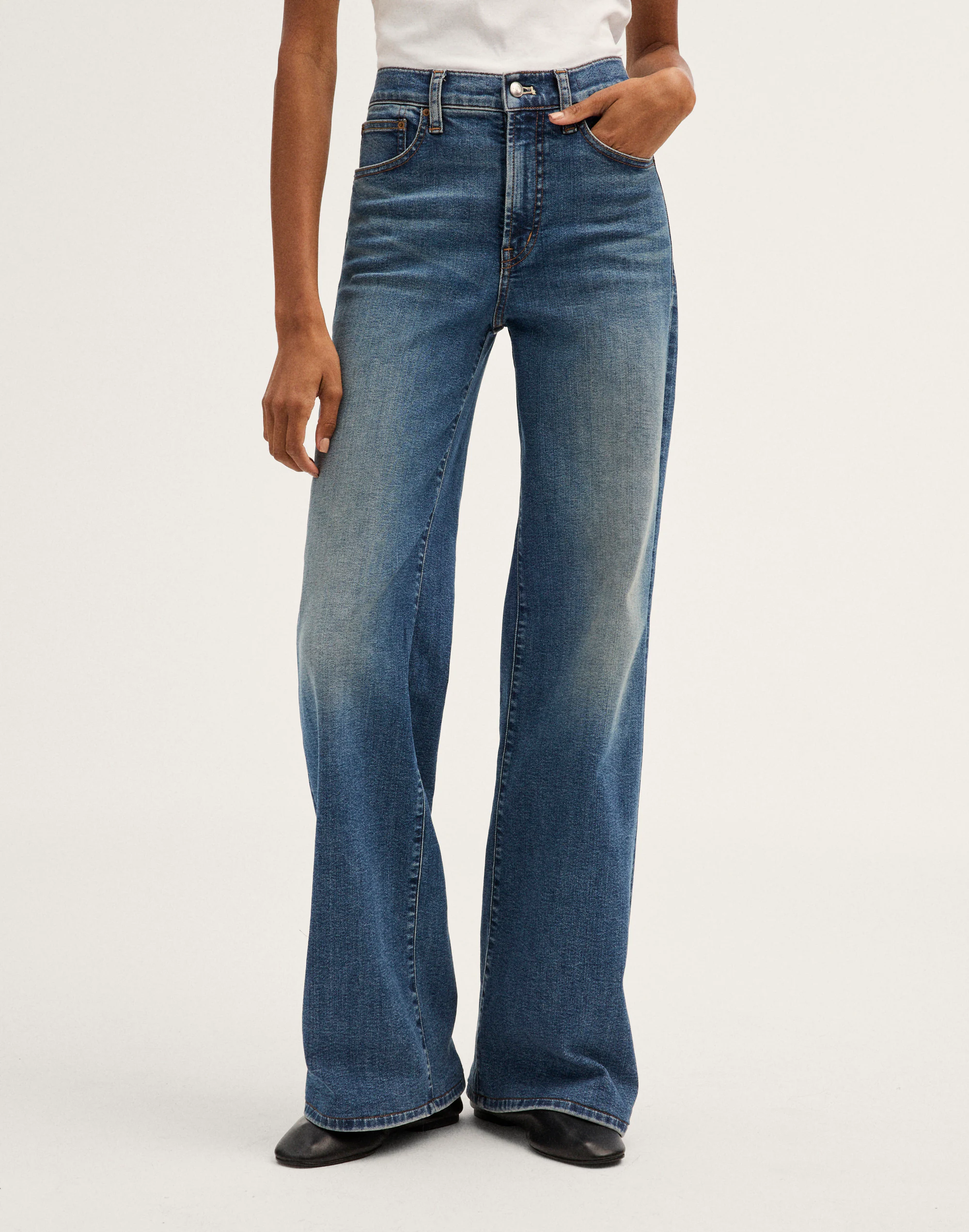 The Wide-Leg Jean in Super Stretch Denim — image 2