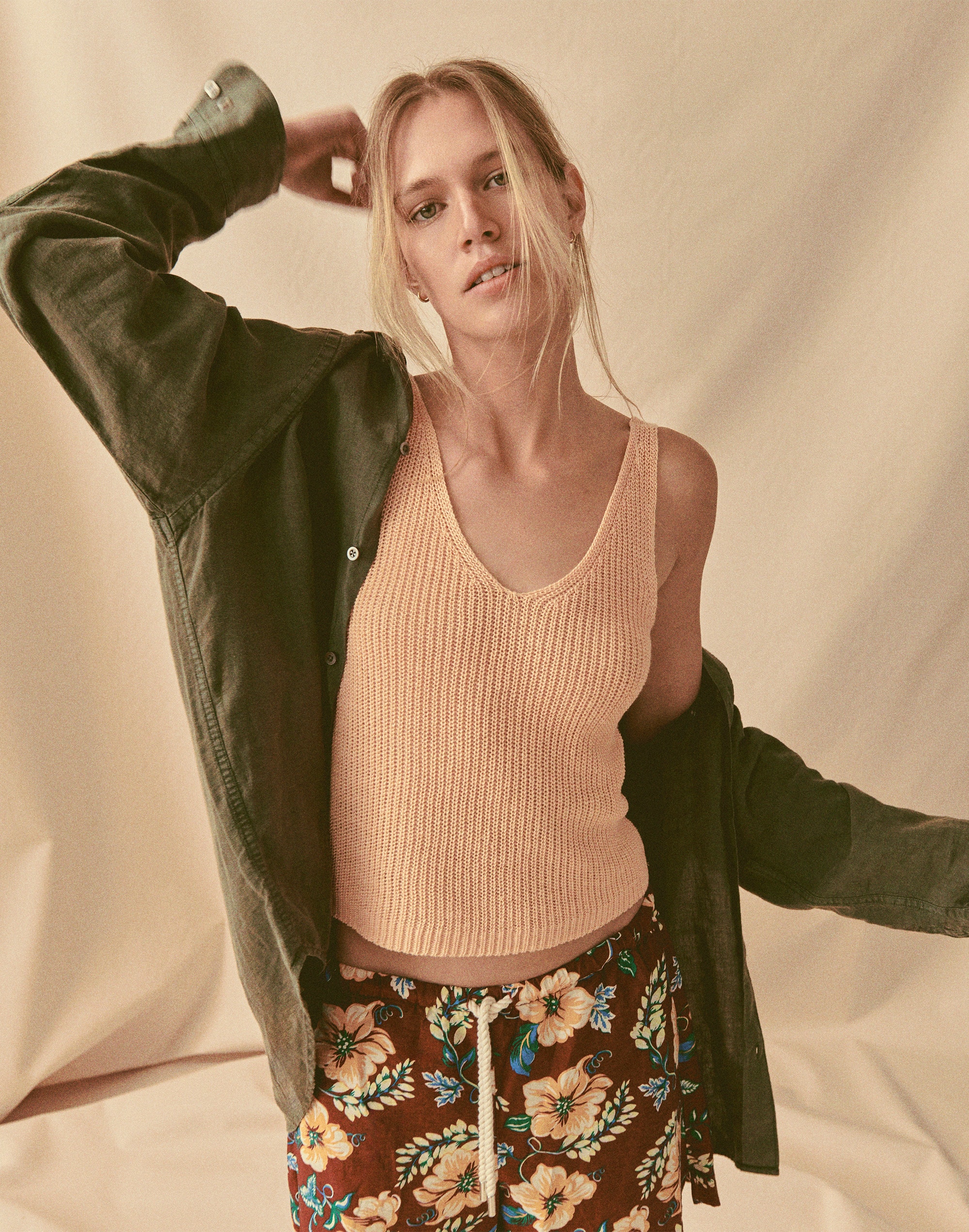 V-Neck Tank in 100% Linen — image 7